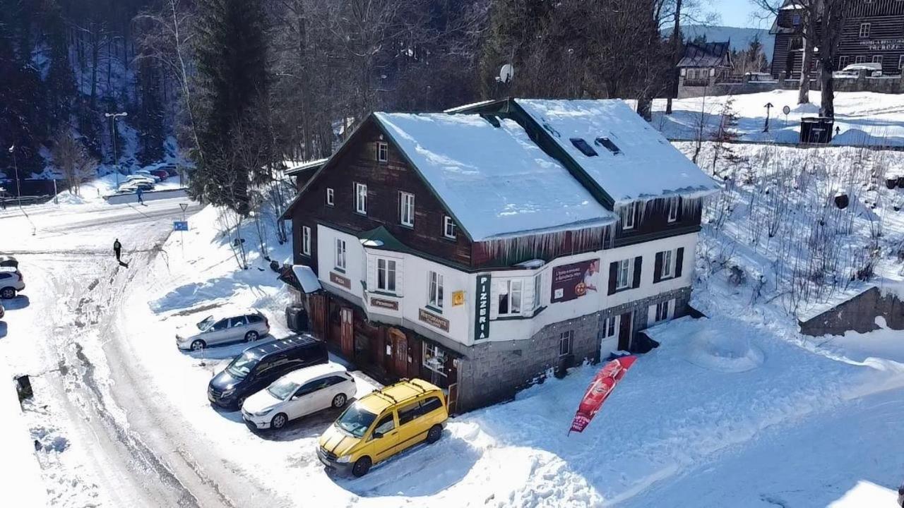 Penzion Sofinata & Pizzeria Szpindlerowy Młyn Zewnętrze zdjęcie